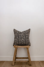 Load image into Gallery viewer, Essie Floral Pillow Cover