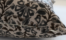 Load image into Gallery viewer, Essie Floral Pillow Cover