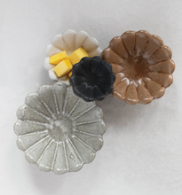 Load image into Gallery viewer, Stoneware Flower Bowls
