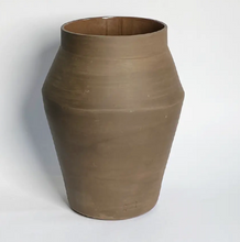 Load image into Gallery viewer, Makua Vase
